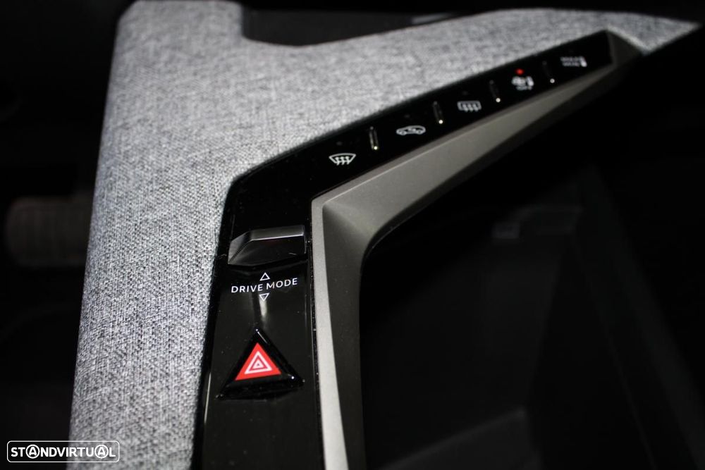 Peugeot E-5008 210 Allure Business - 24