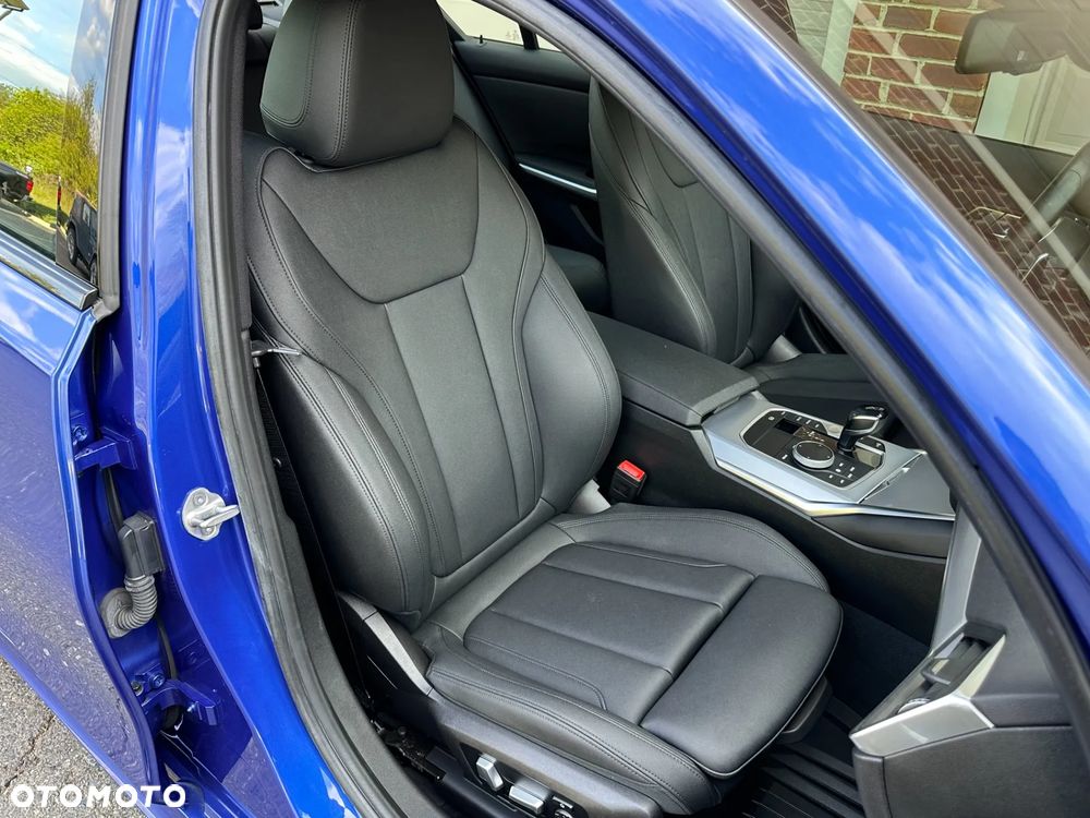 BMW Seria 3 330i xDrive M Sport - 23