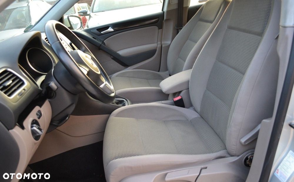 Volkswagen Golf - 6