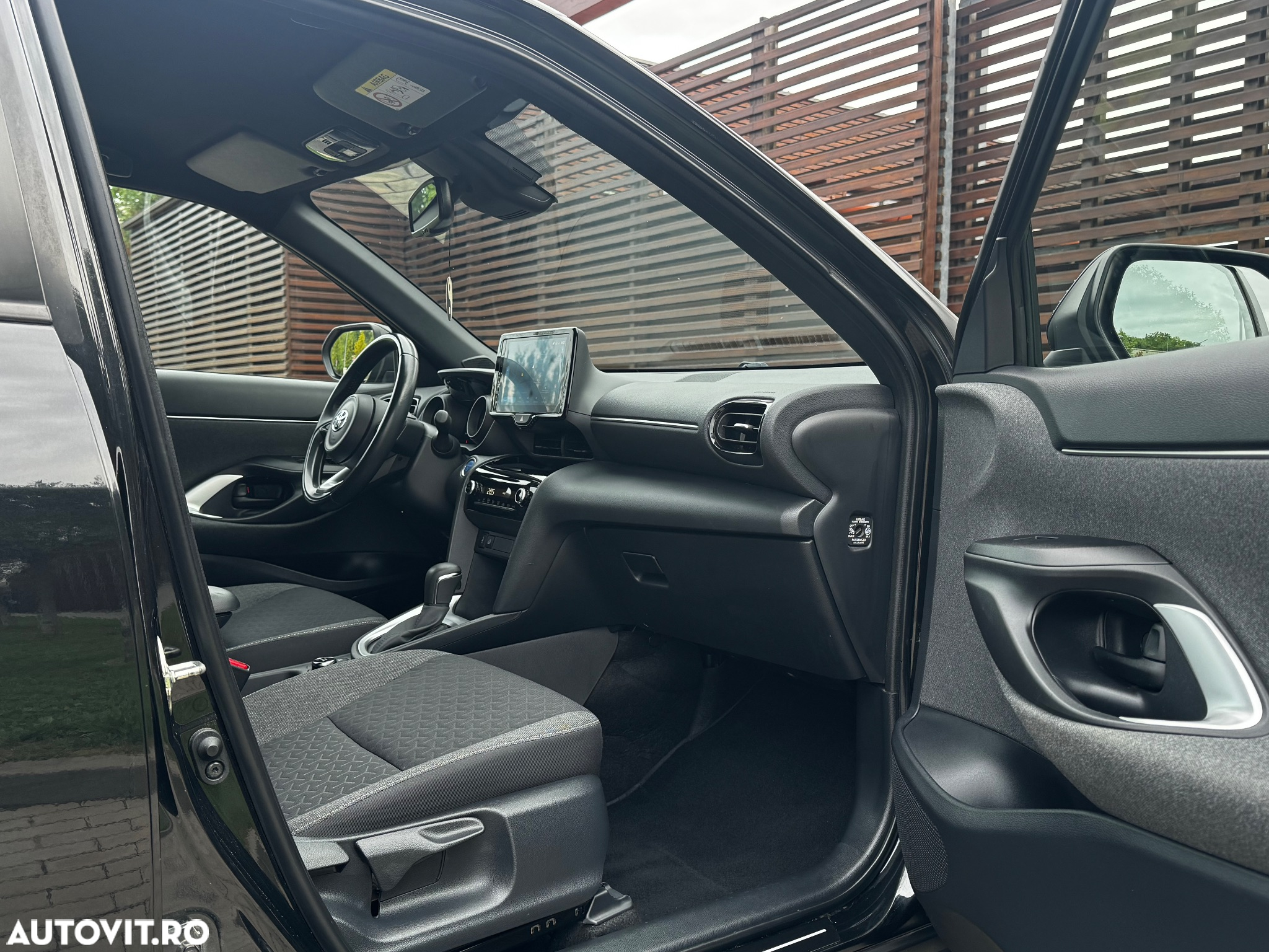 Toyota Yaris Cross 1.5 VVT-i HSD 4x4 Exclusive Elegant - 25
