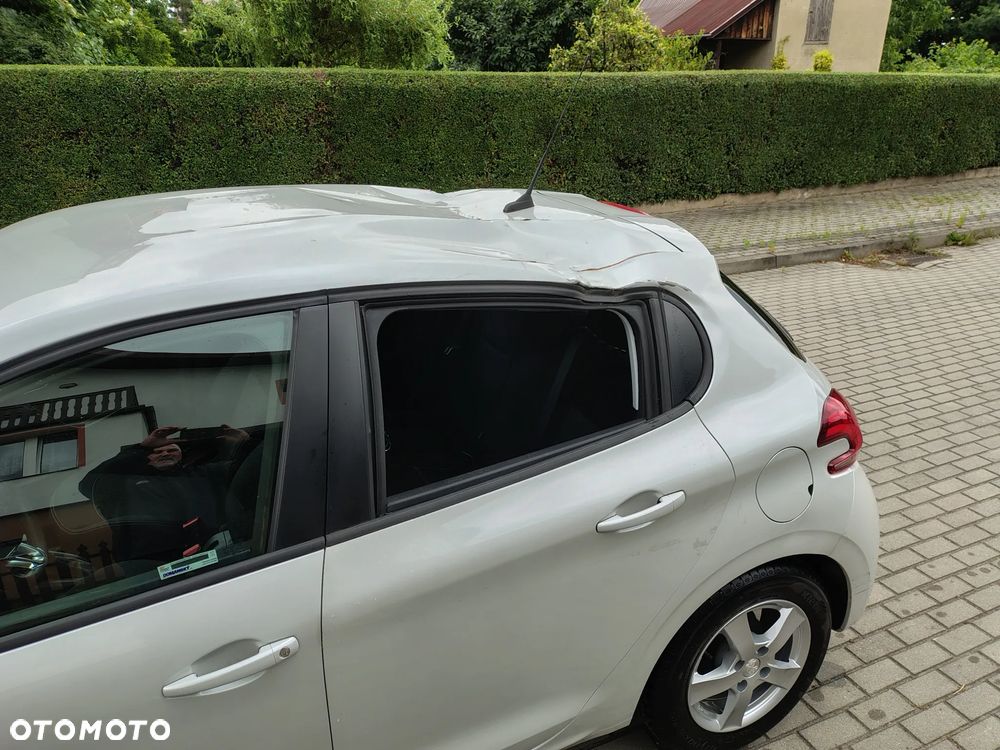Peugeot 208 - 21