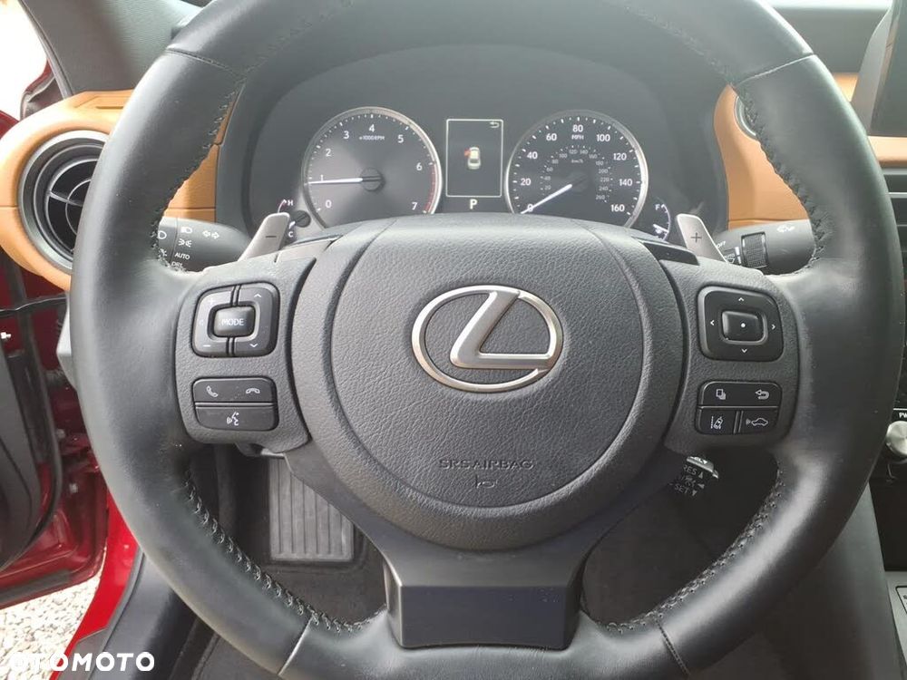 Lexus IS 200t - 11