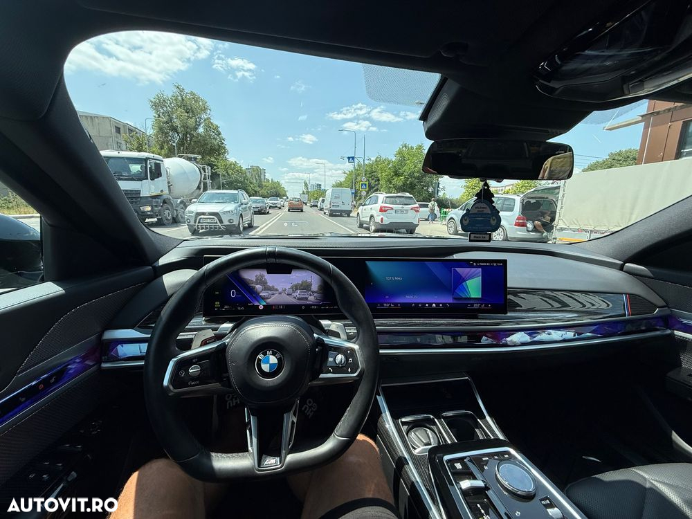 BMW Seria 7 740d xDrive MHEV - 12