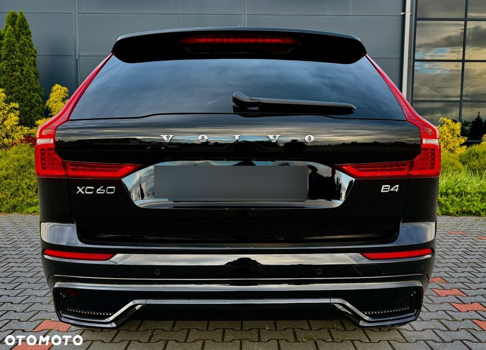 Volvo XC 60 B4 B Plus Dark - 18