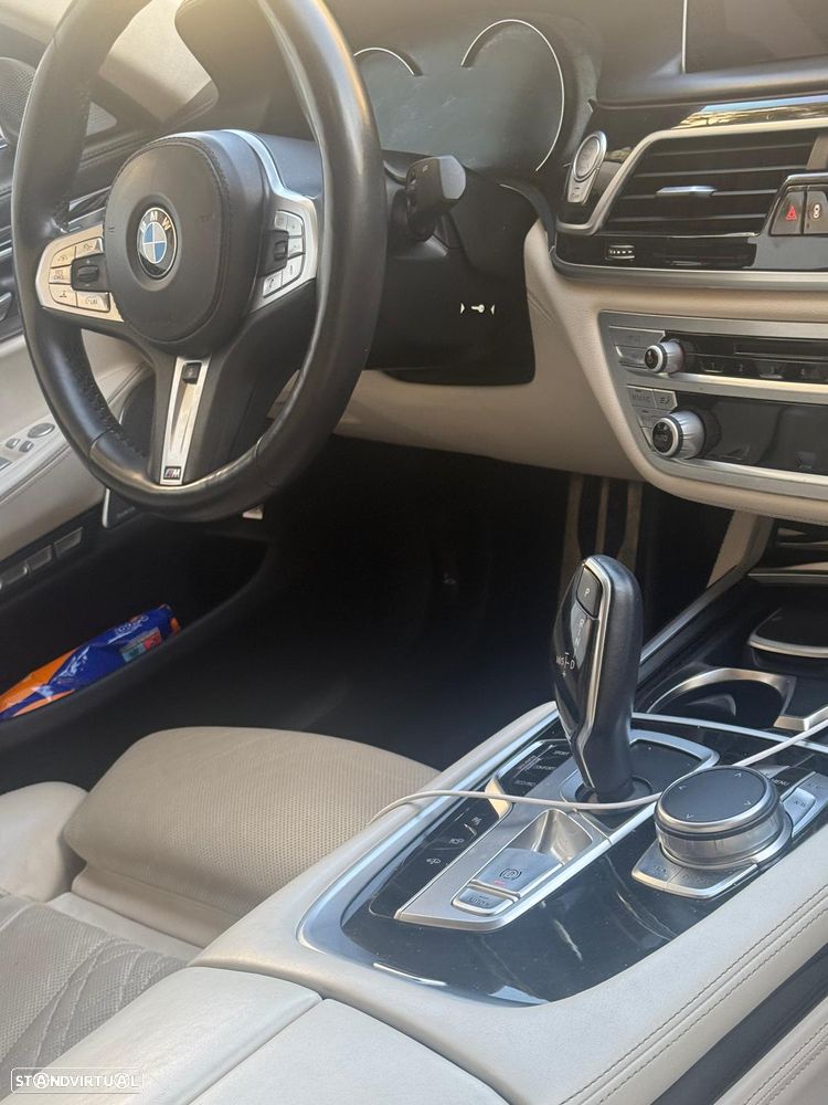 BMW 740 d xDrive Pack M Auto - 12