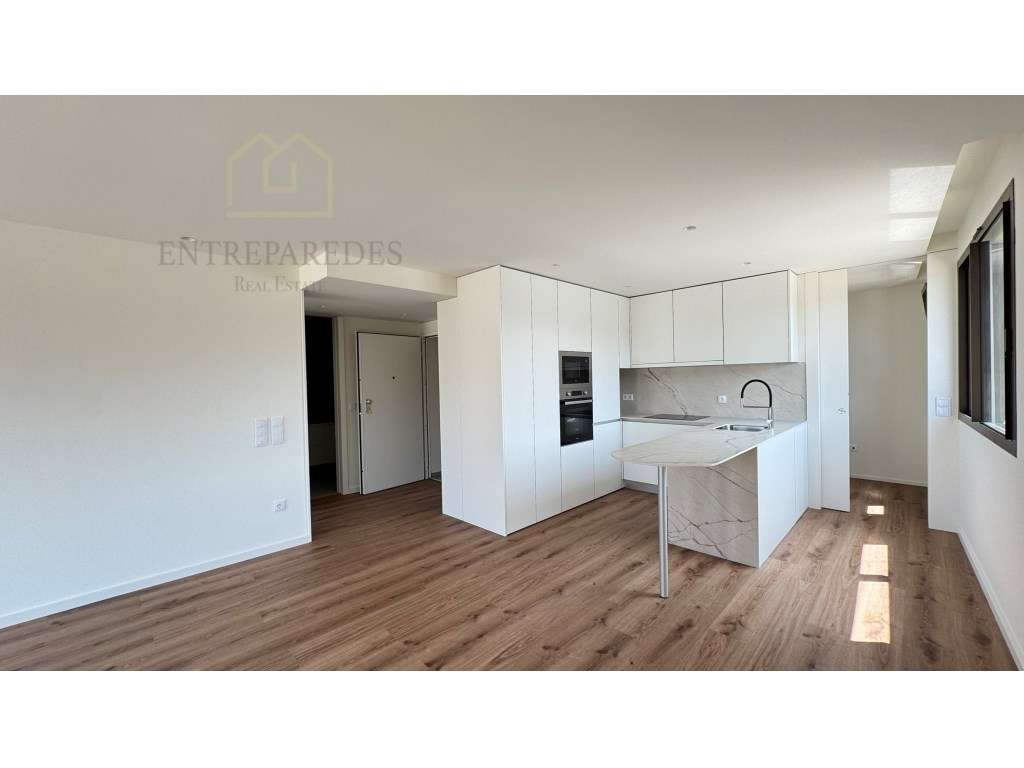 Apartamento T1 Novo com varanda, estacionamento e arrumo para compr... - Grande imagem: 3/36