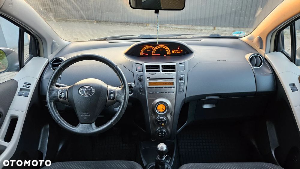 Toyota Yaris 1.33 VVT-i Executive - 11