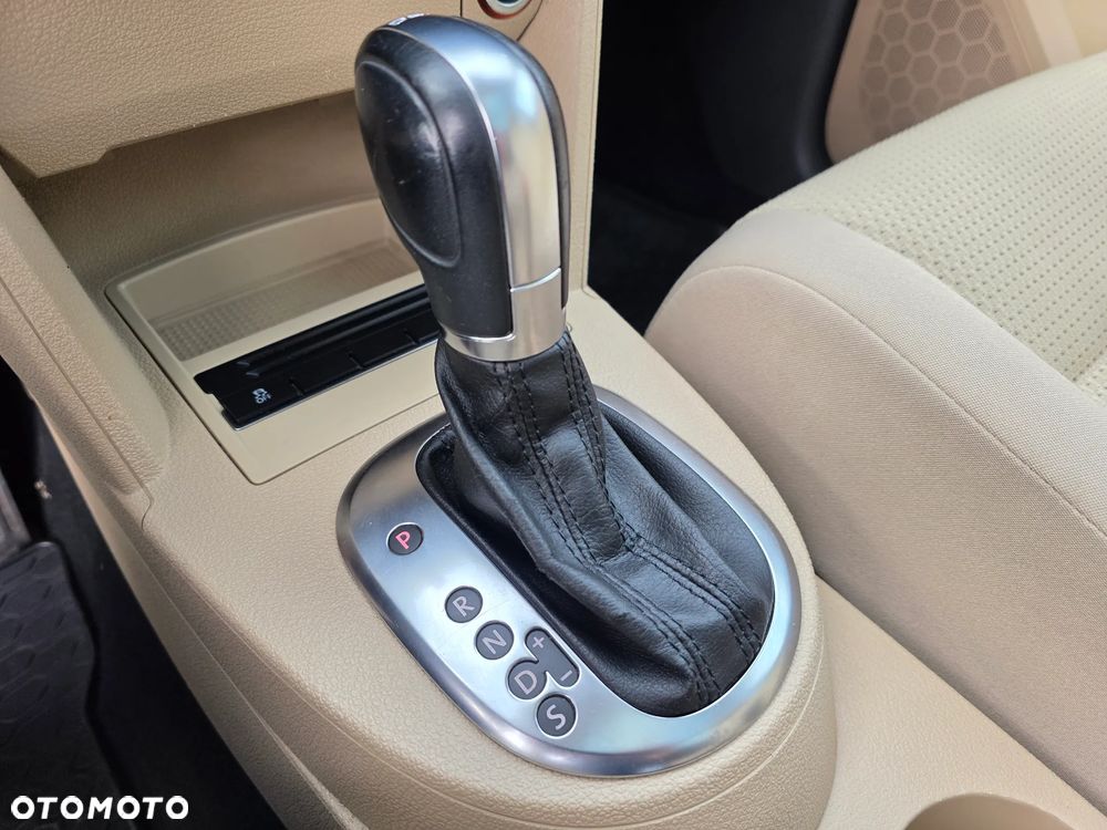 Volkswagen Touran 1.6 TDI DPF Highline DSG - 35