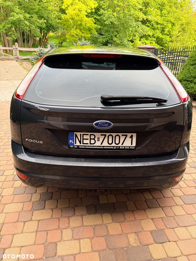 Ford Focus 1.6 16V Trend - 11