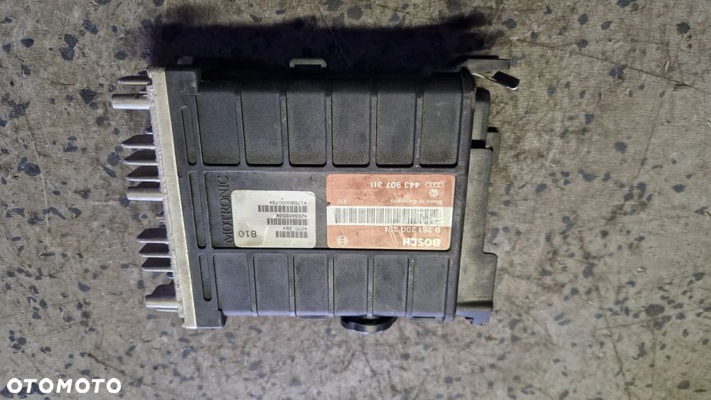 AUDI 80 B3 1.8  STEROWNIK SILNIKA 0261200251 - 1