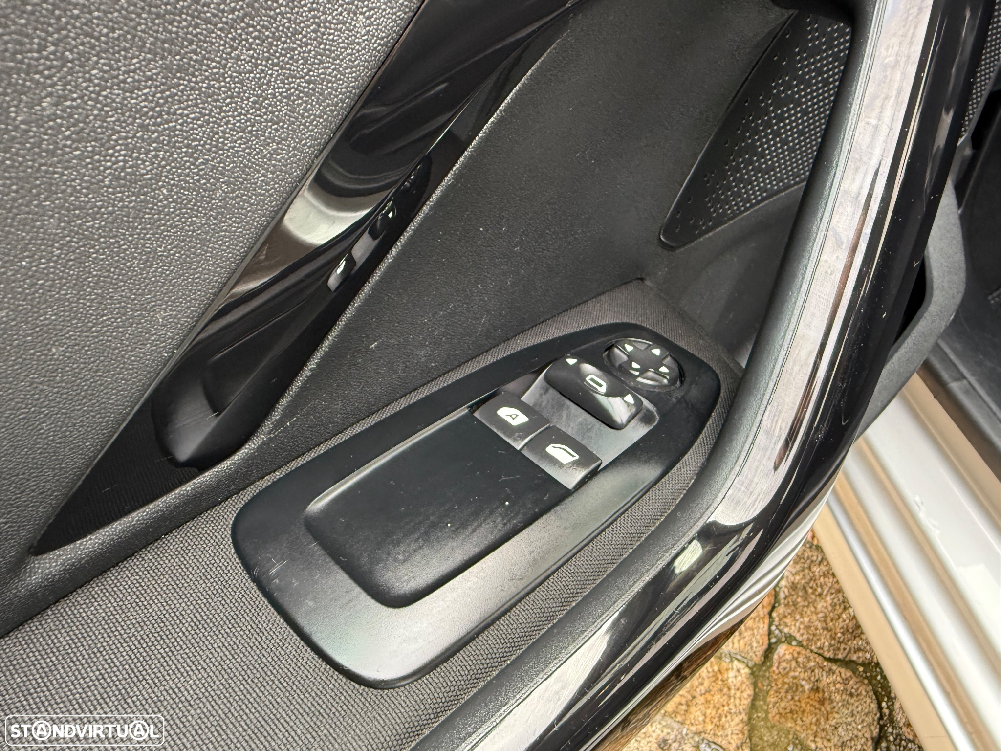 Peugeot 208 1.2 VTi SE Style - 9
