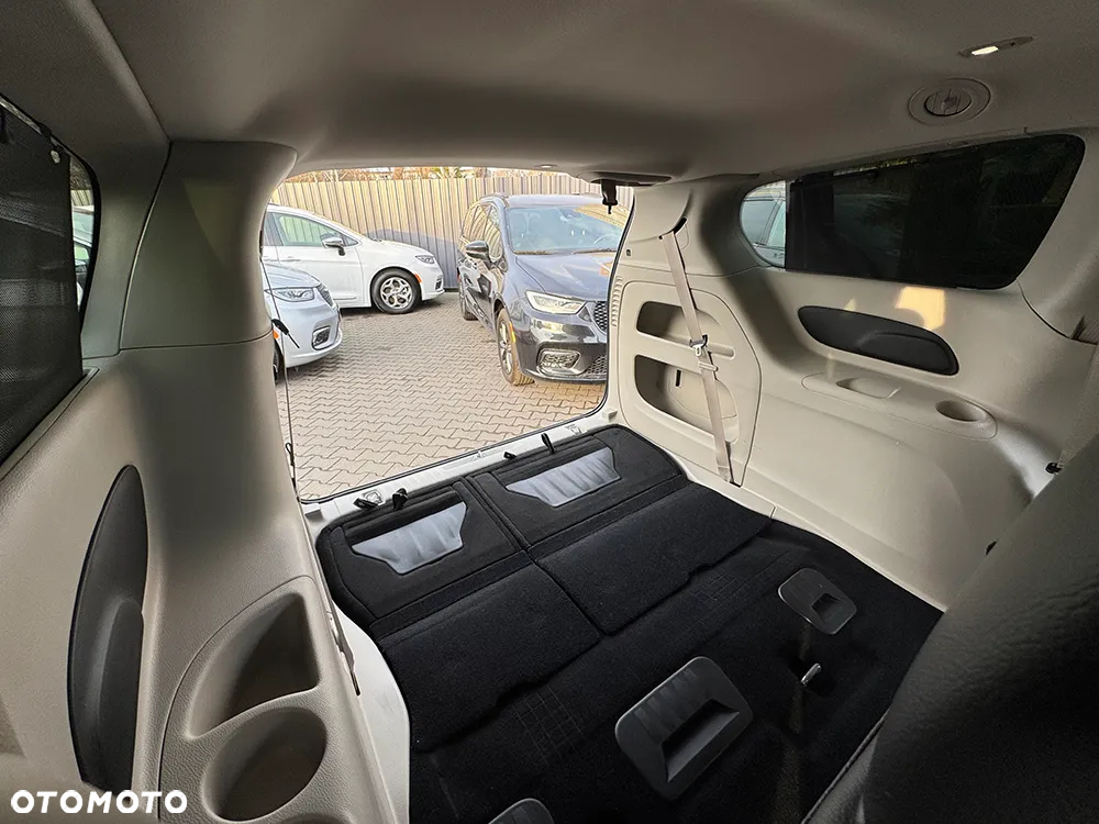 Chrysler Pacifica - 15