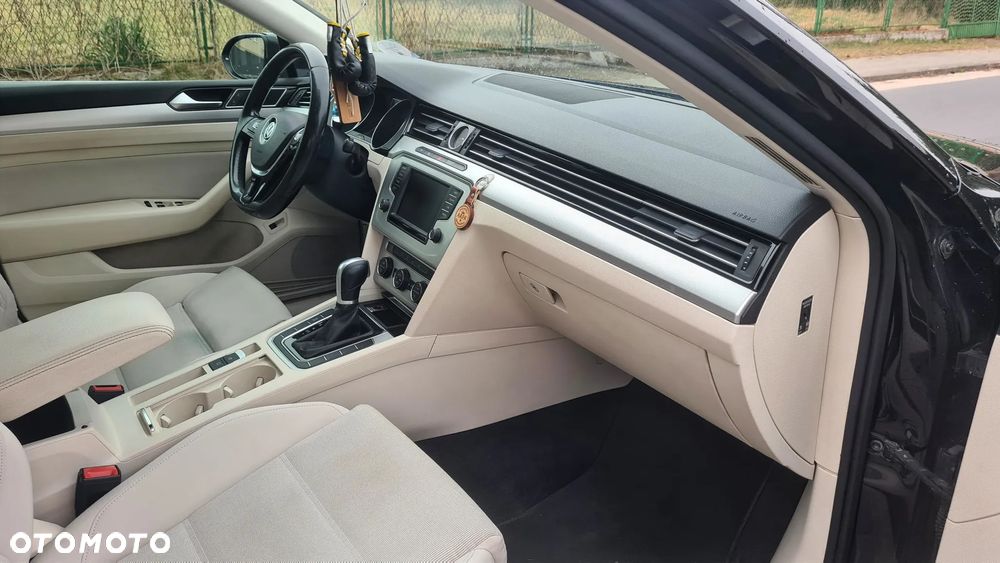 Volkswagen Passat 1.6 TDI (BlueMotion Technology) DSG Comfortline - 23