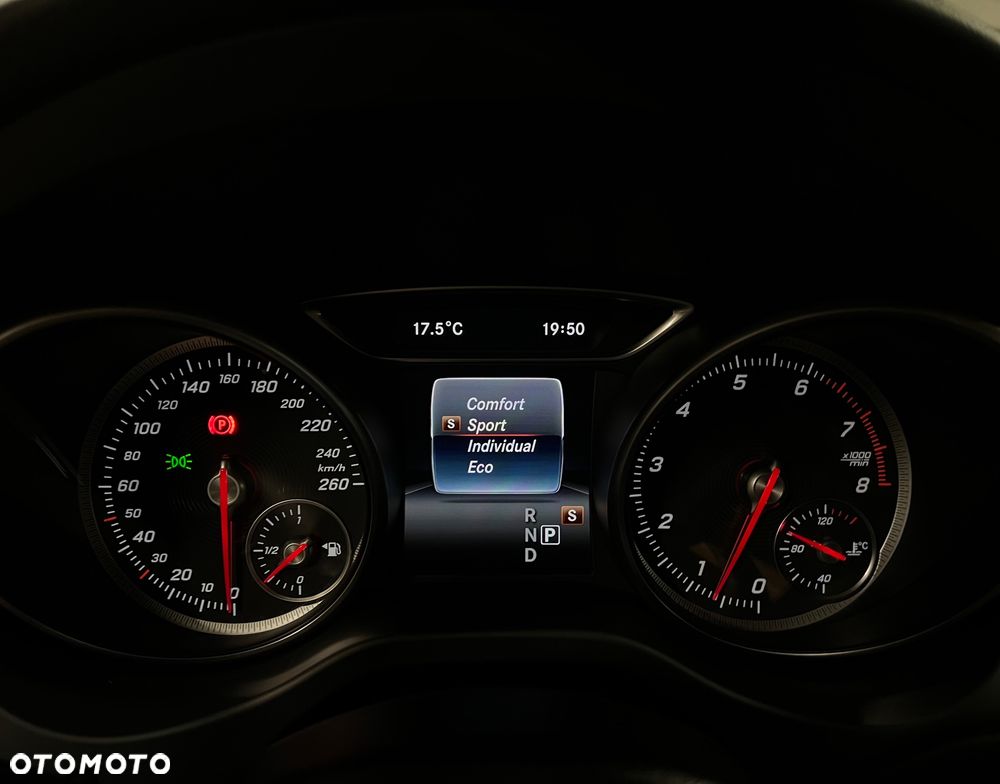 Mercedes-Benz CLA 200 7G-DCT AMG Line - 35