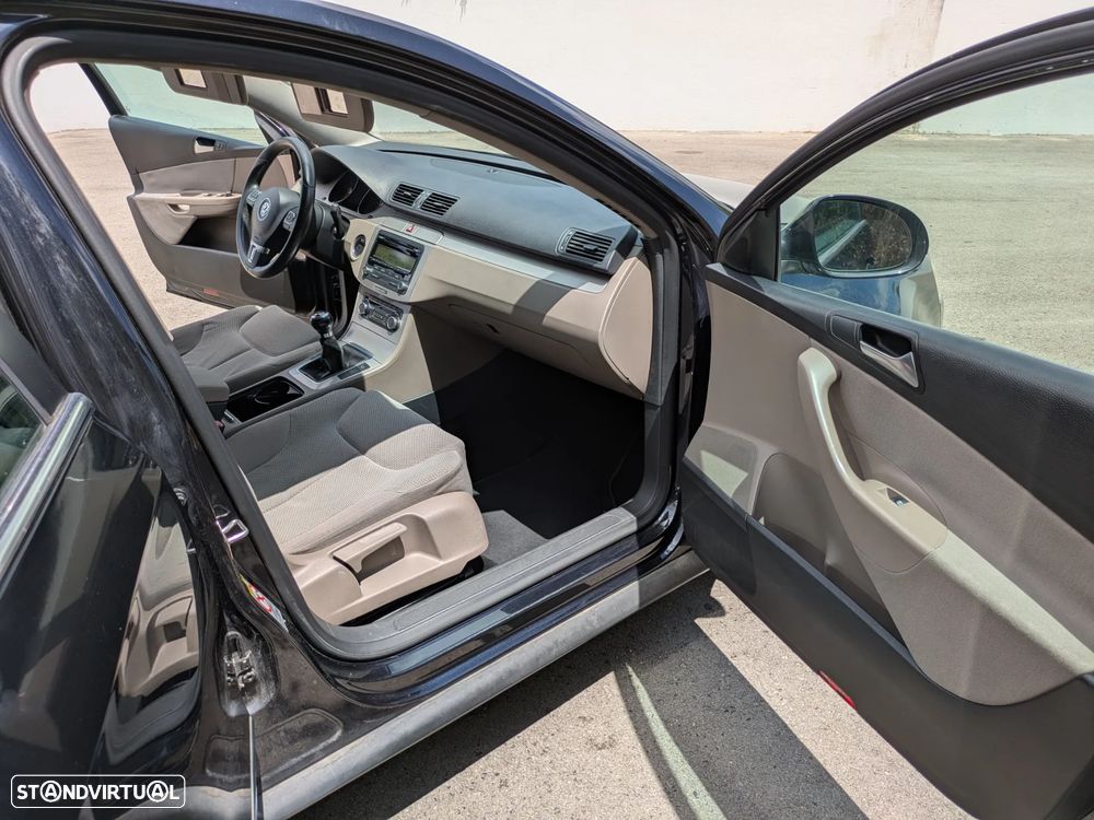 VW Passat Variant 1.6 TDI Confortline BlueMotion - 27