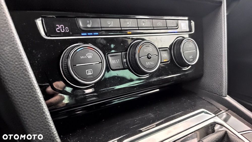 Volkswagen Passat - 31