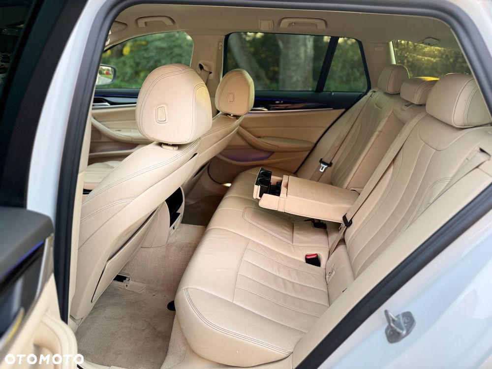 BMW Seria 5 520d M Sport - 28