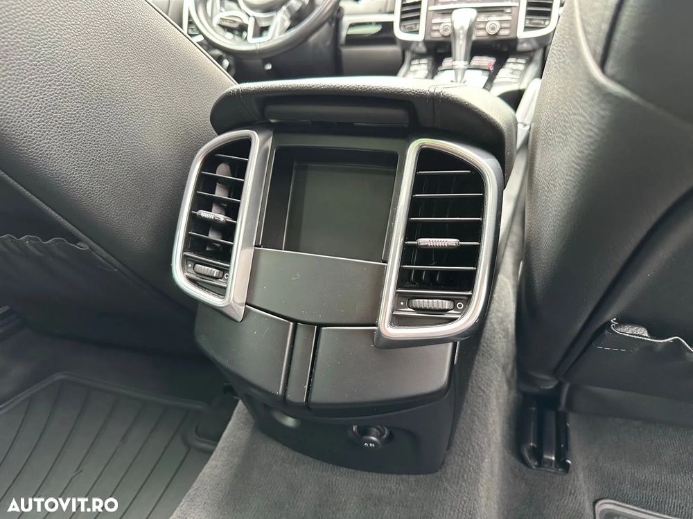 Porsche Cayenne 3.0 L - 23