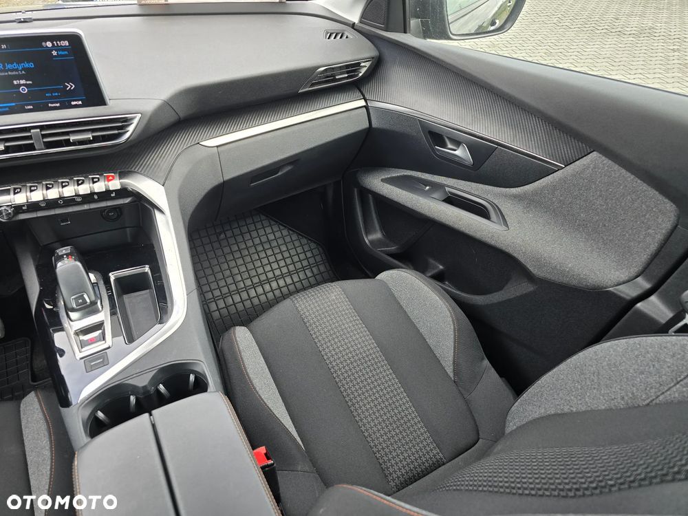 Peugeot 3008 1.2 PureTech Active S&S EAT8 - 17
