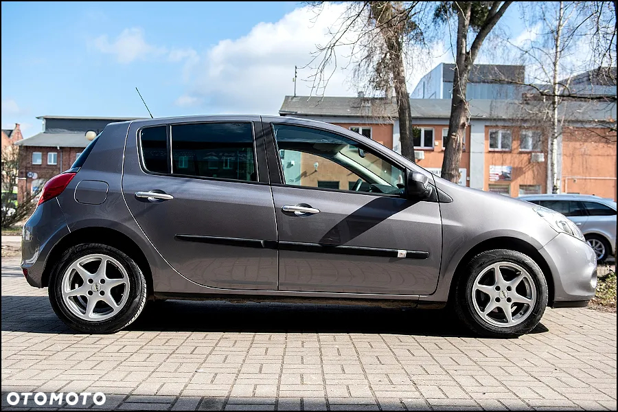 Renault Clio - 11