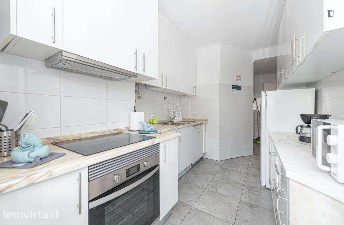 Quarto - localizado em Campolide Lisbon - Grande imagem: 5/23