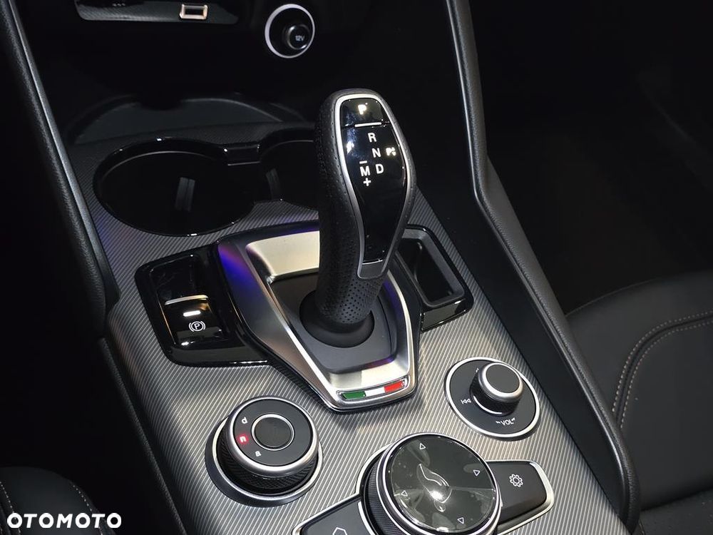 Alfa Romeo Giulia 2.0 Turbo Intensa Q4 - 22