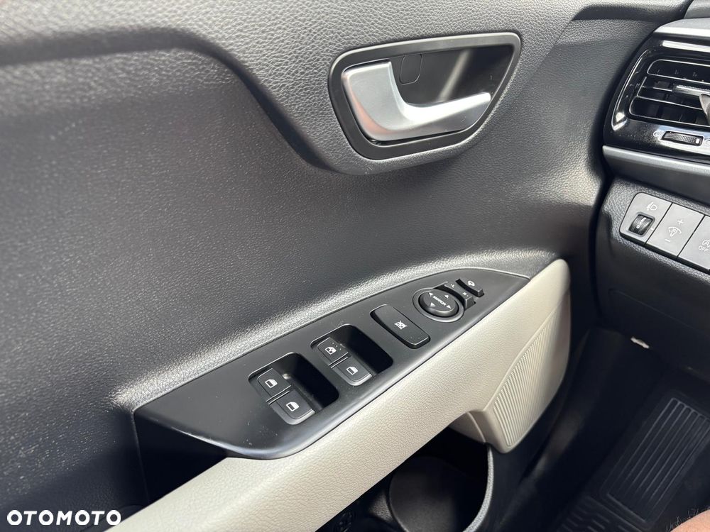 Kia Stonic 1.2 L - 6