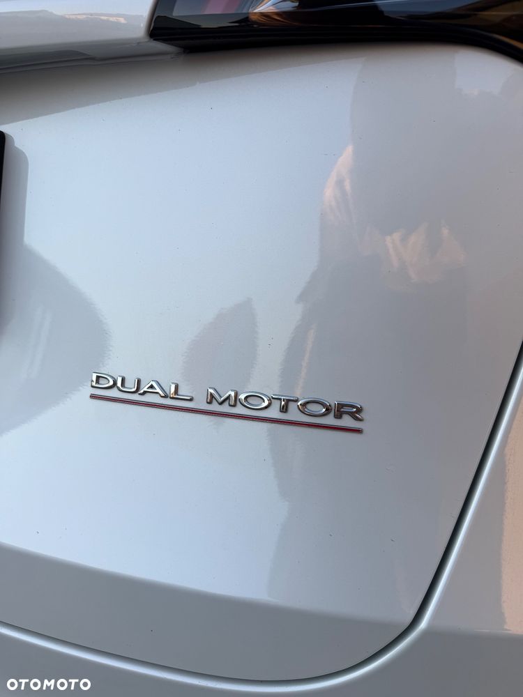 Tesla Model Y Performance AWD - 16