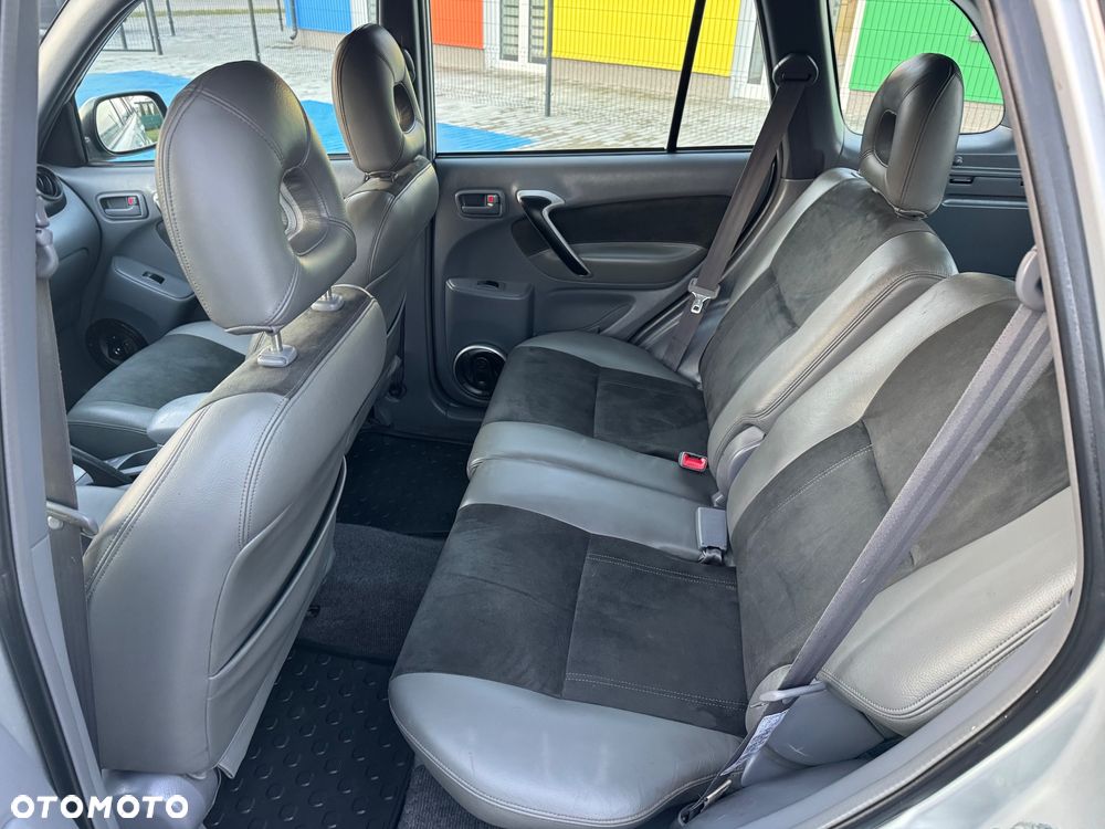 Toyota RAV4 D-4D 4x4 - 11