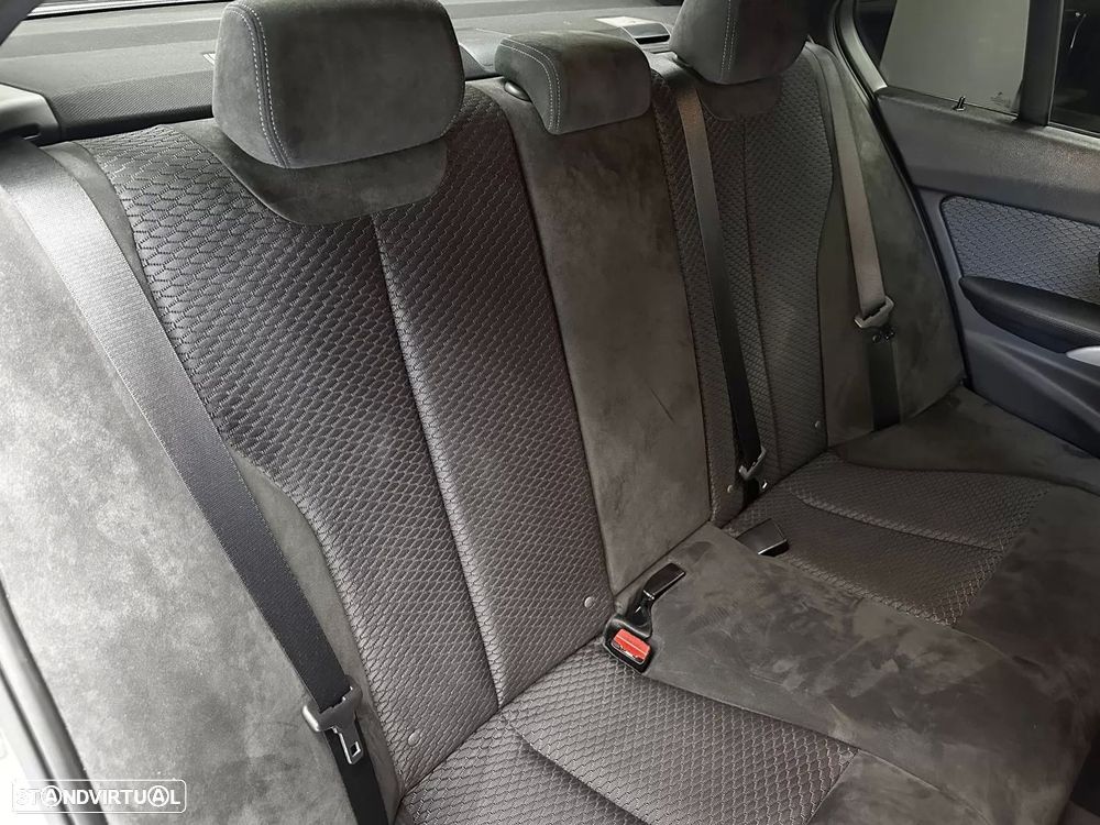 BMW 320 d Pack M - 38