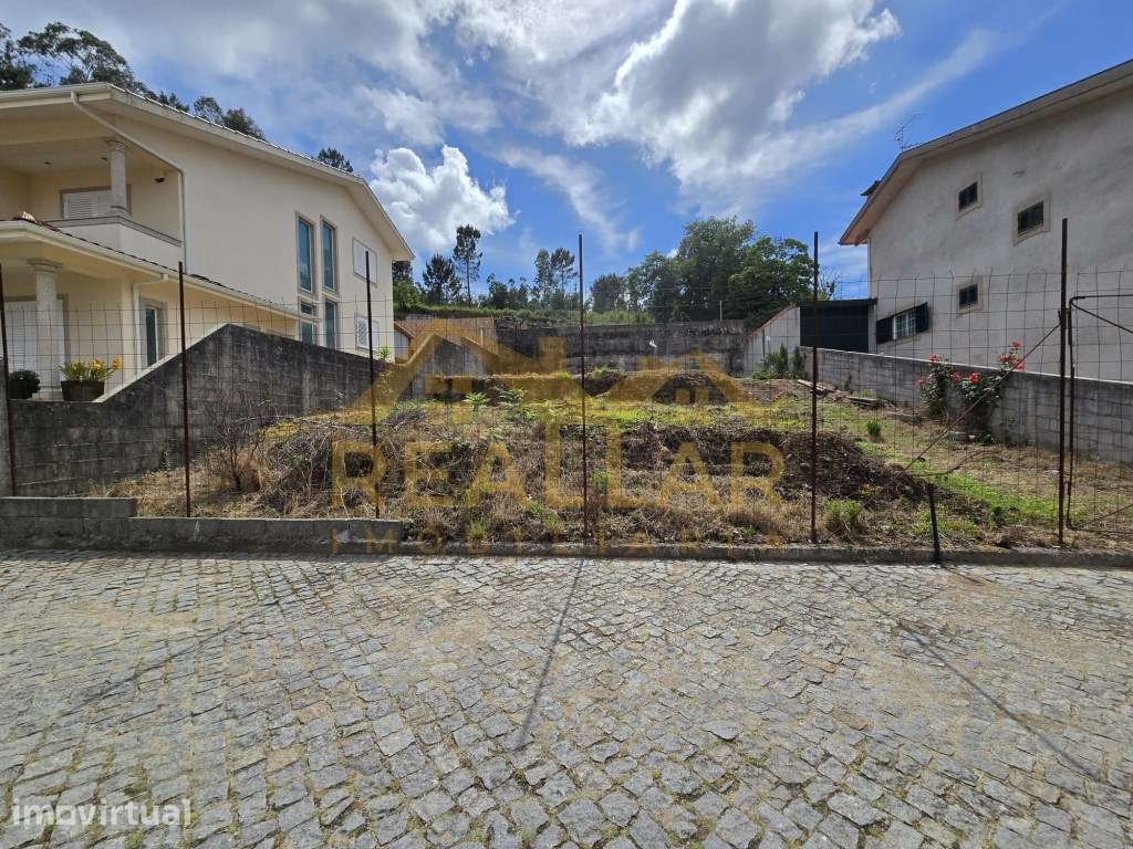 Terreno de 357 m² para Moradia de 4 Frentes em Fornelo - Excelente ... - Grande imagem: 2/10