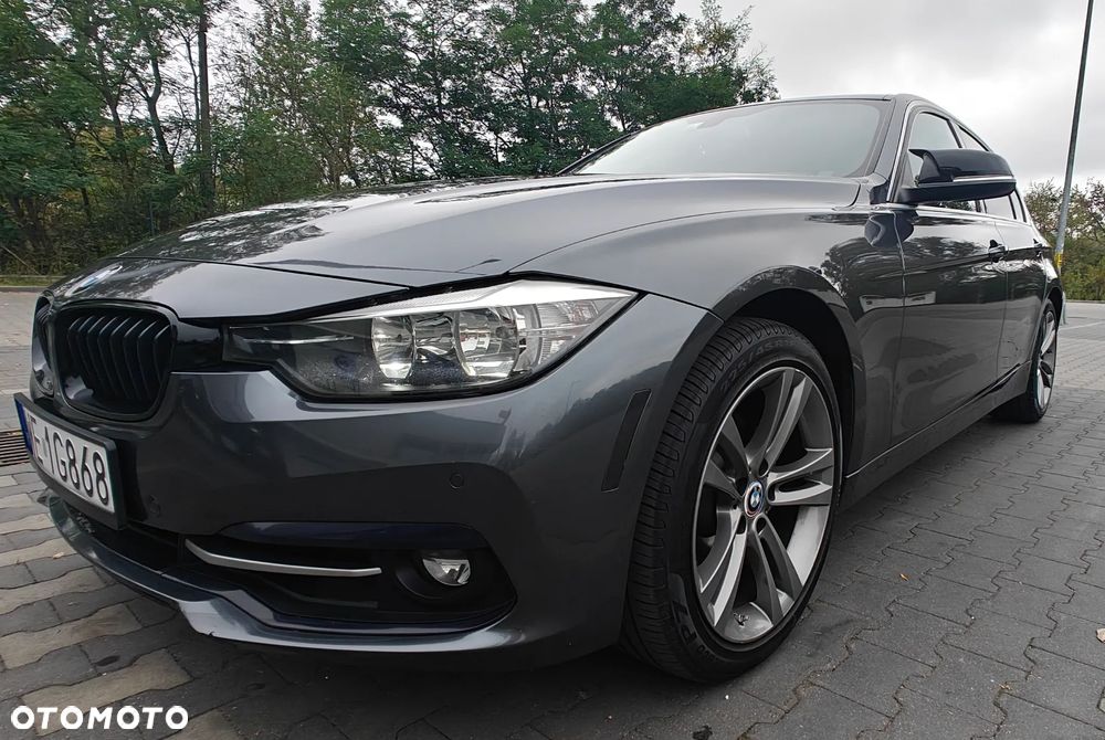 BMW Seria 3 330i - 2