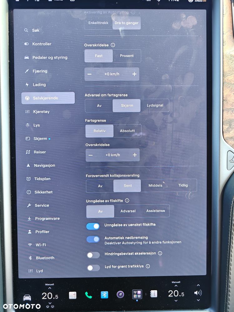 Tesla Model X - 35