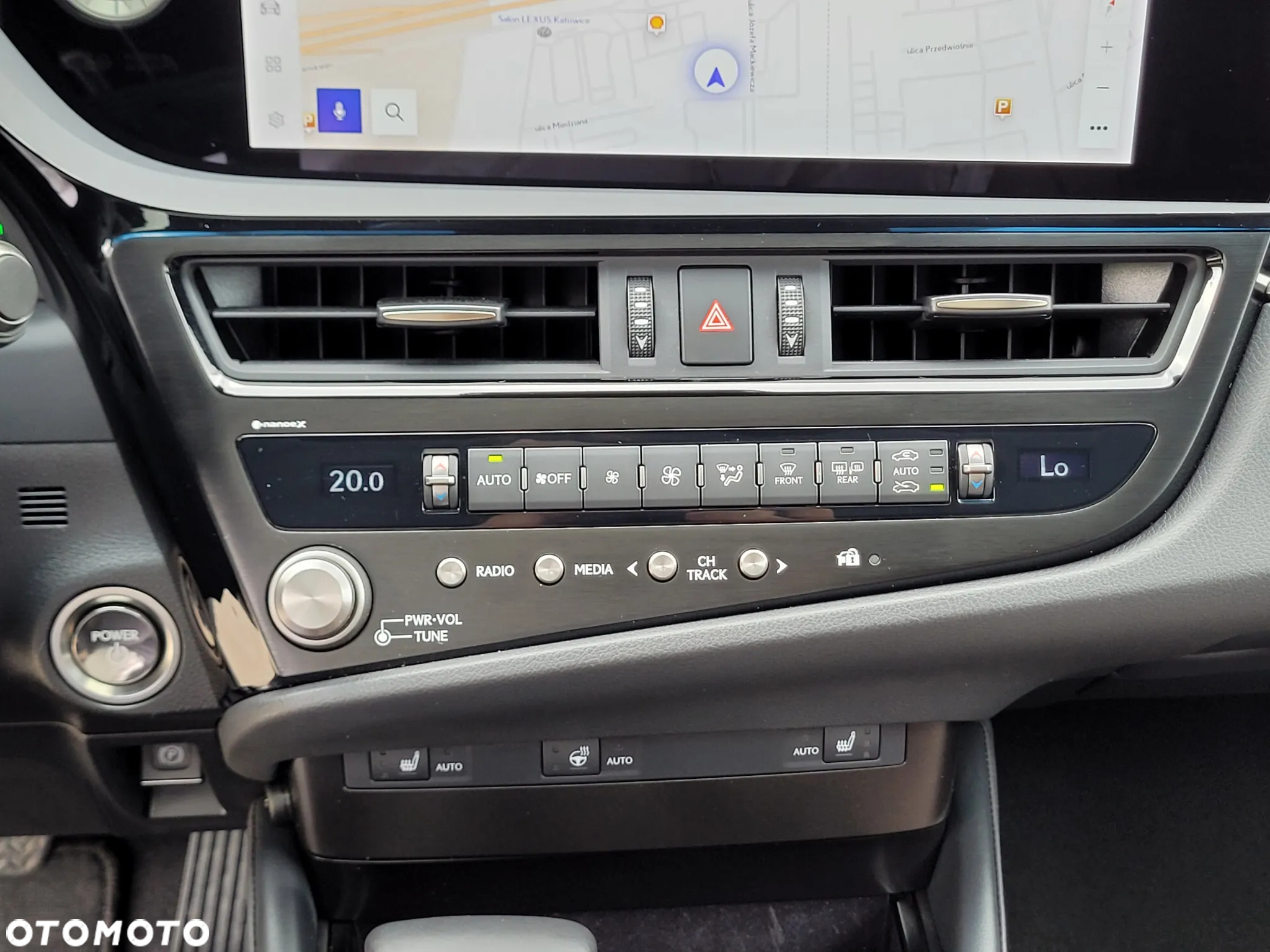 Lexus ES 300h F Sport Design - 18