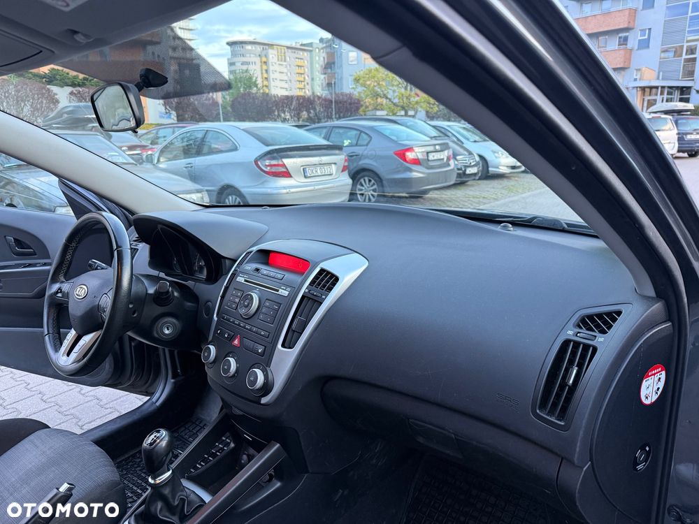 Kia Ceed 1.6 CVVT Dream-Team Edition - 39