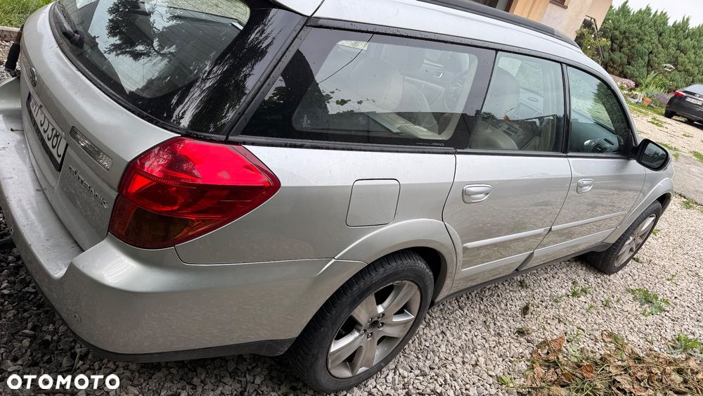 Subaru Outback 3.0 H6 - 6