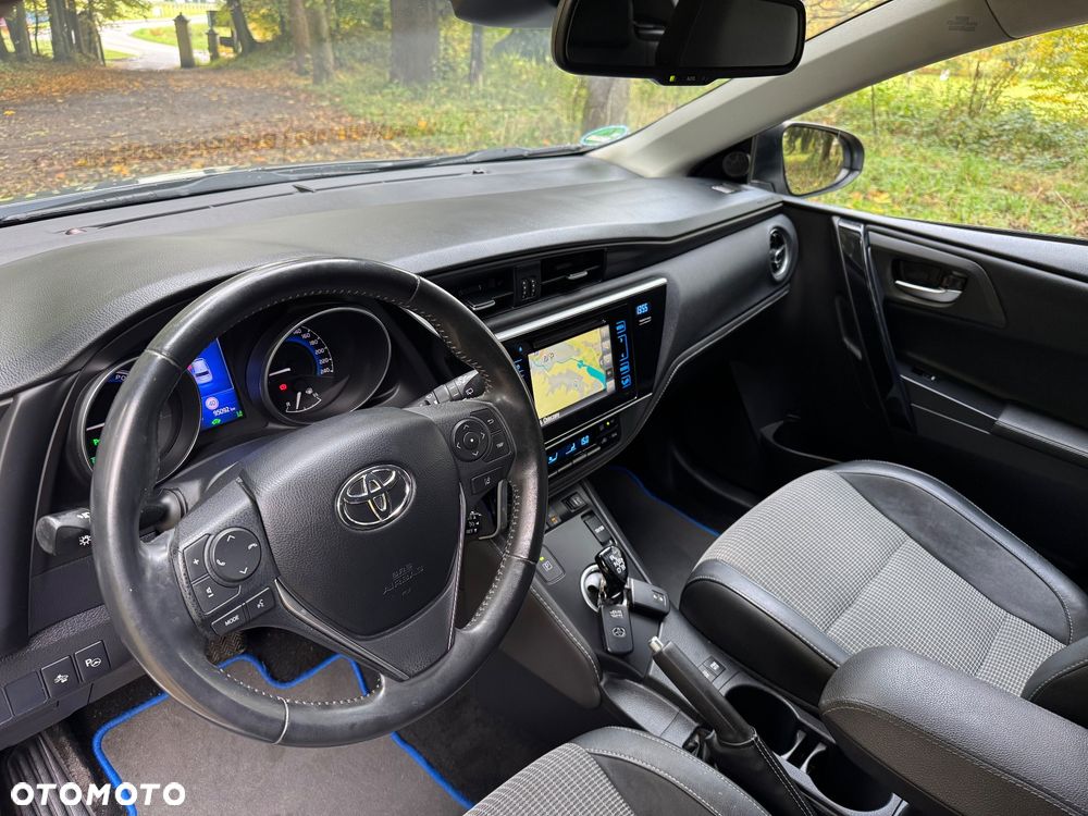 Toyota Auris 1.8 Executive - 10