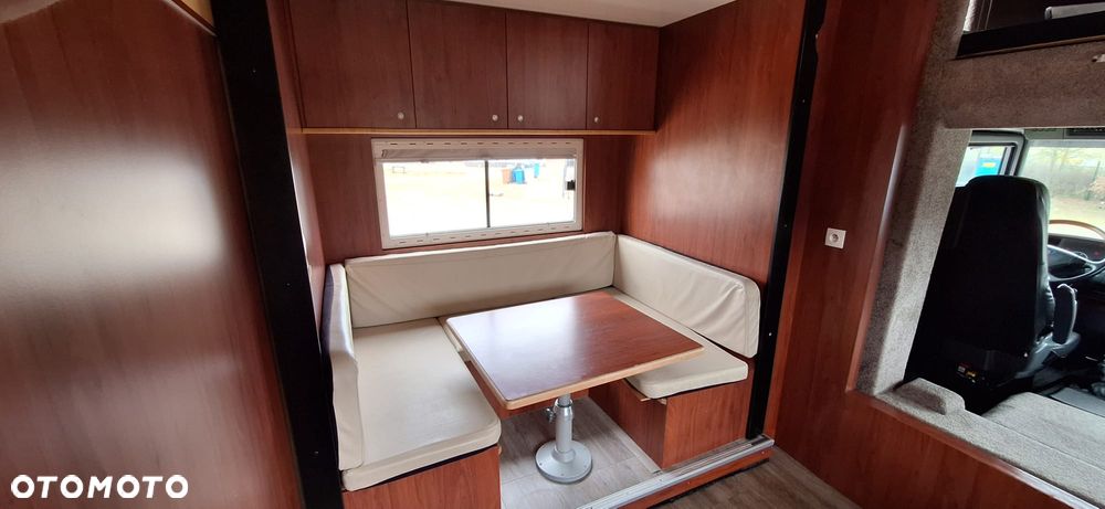 Scania Koniowóz 7-koni + living - 17