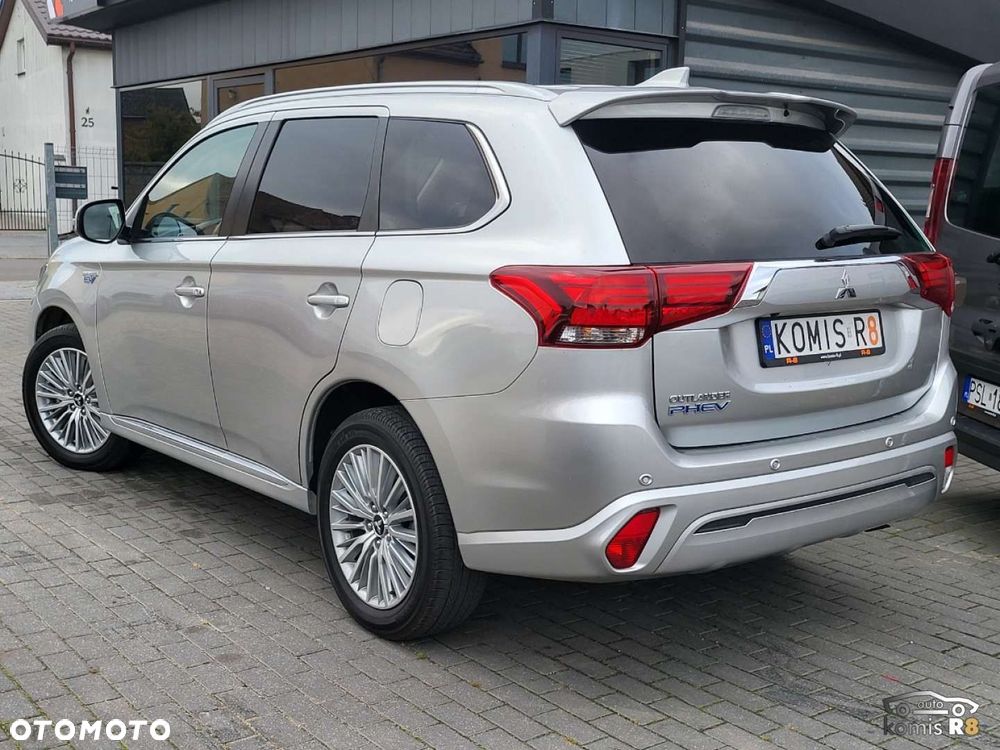 Mitsubishi Outlander - 3