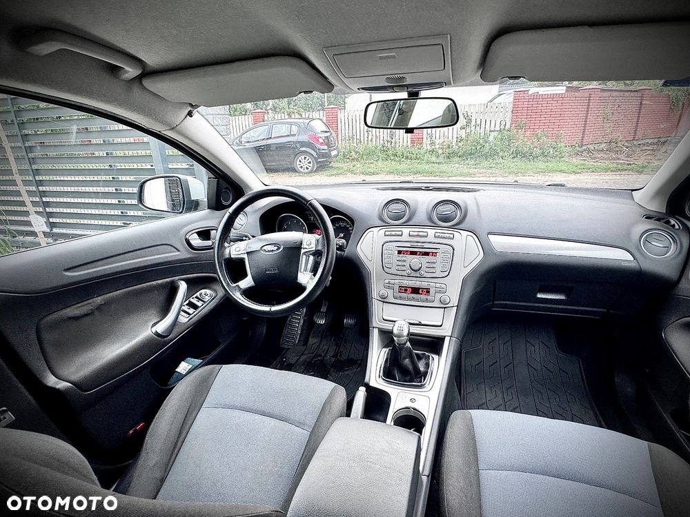 Ford Mondeo 2.0 Ghia - 7