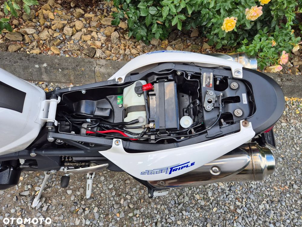 Triumph Street Triple - 40