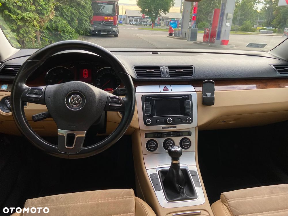 Volkswagen Passat 2.0 TDI Highline - 9