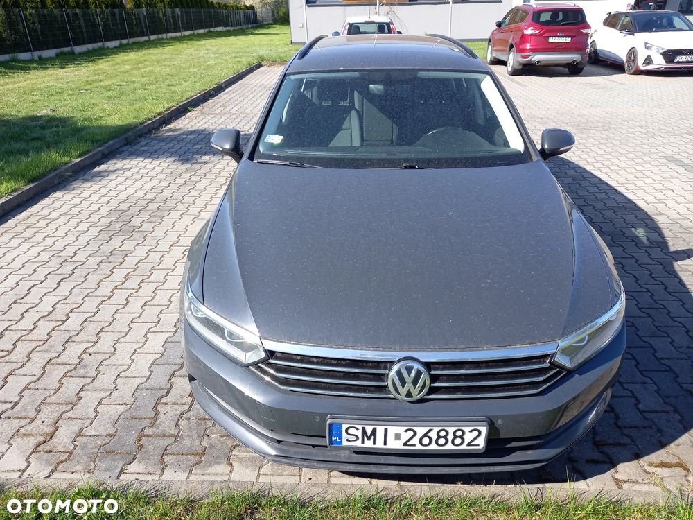 Volkswagen Passat - 1