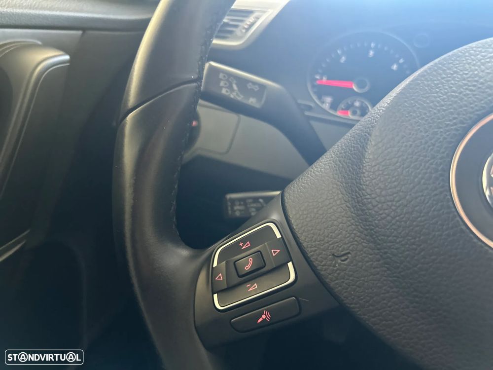 VW Passat 2.0 TDI BlueMotion Trendline - 18