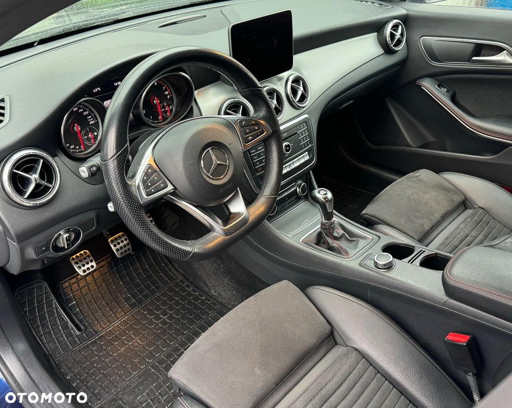Mercedes-Benz CLA 180 AMG Line - 7