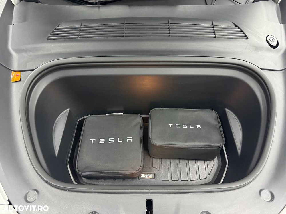Tesla Model Y - 16
