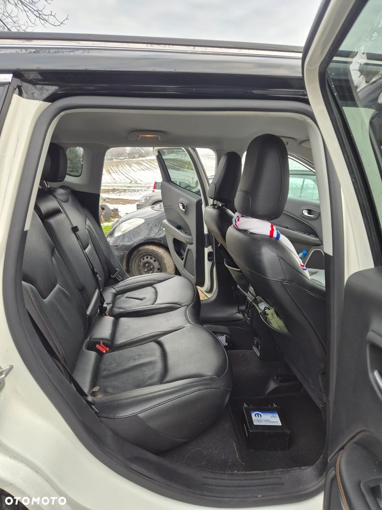 Jeep Compass - 12