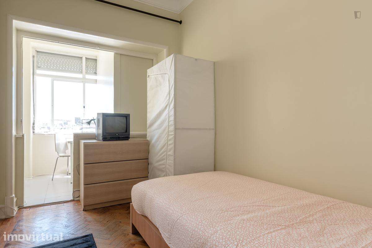 Quarto - localizado em Intendente Lisbon - Grande imagem: 2/19