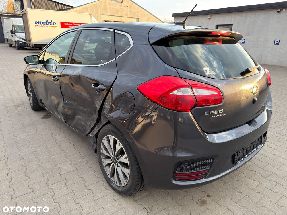 Kia Ceed 1.4 CVVT UEFA EURO 2016 - 4