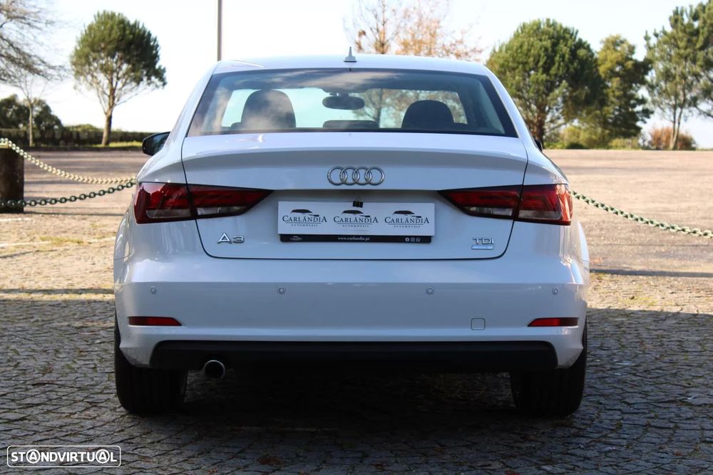 Audi A3 Limousine 1.6 TDI Business Line Attraction Ultra - 4